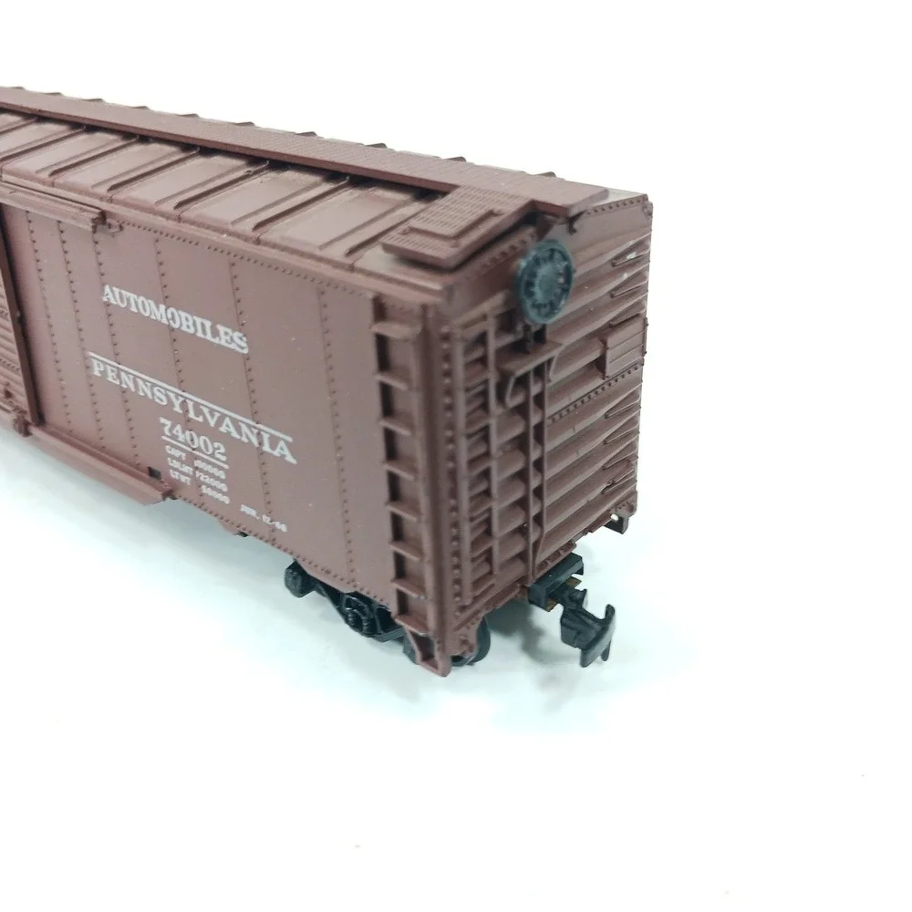 Athearn HO Scale Pennsylvania Railroad 50 Ft Plug Door Boxcar 74002 Brown PRR